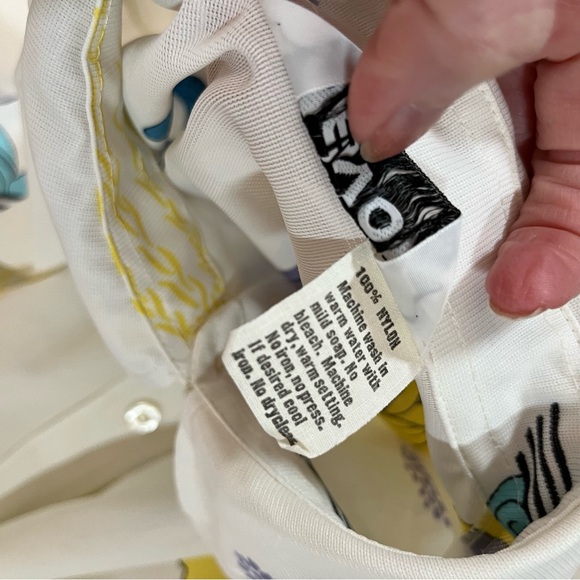 Vintage 1970 Mod Art Deco Lady Print Dagger collar Blouse - Picture 13 of 17